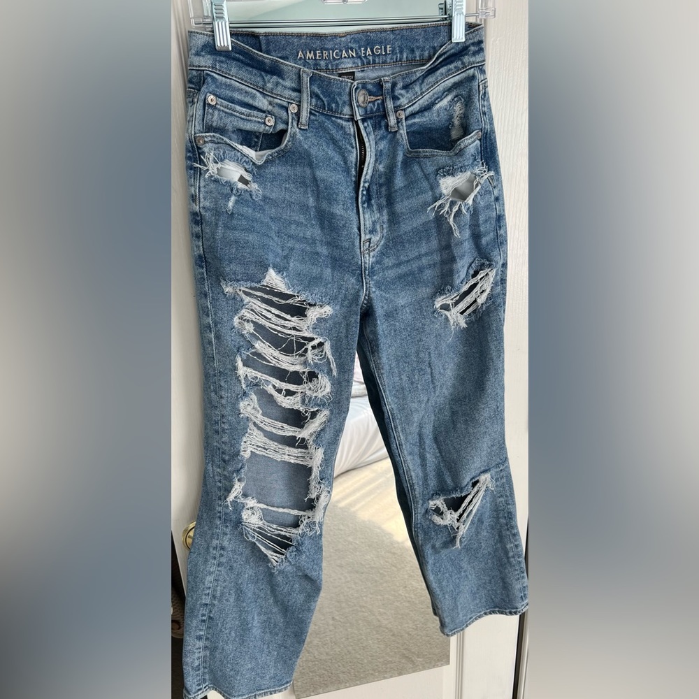American Eagle distressed blue jeans
